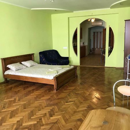 Svobody, Apartments Near The Opera Leopoli Esterno foto